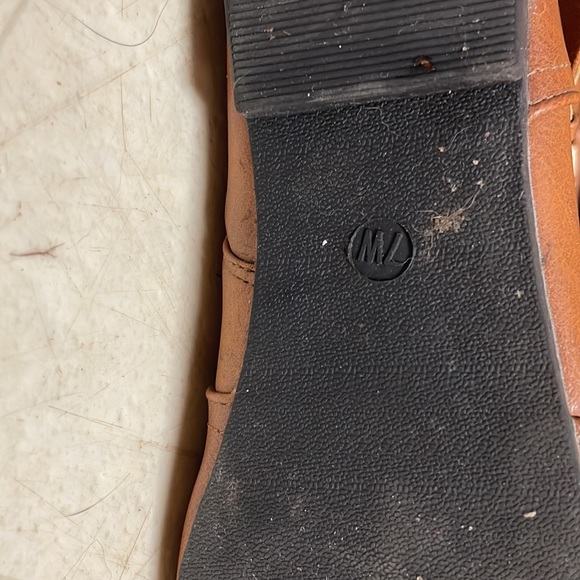 Tan, boots that come up to your calf. - Picture 3 of 7